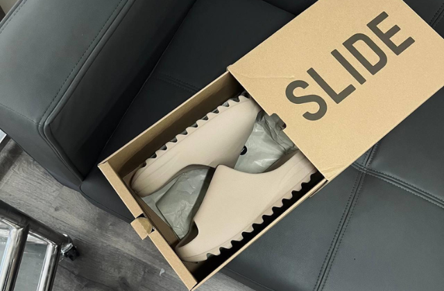 adidas Yeezy Slide Pure  (2)