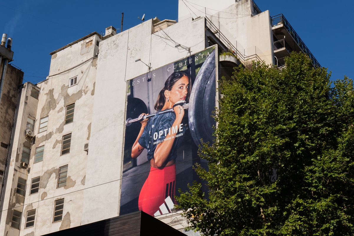 Copia de Antonela-Adidas-CampañaVíaPública-7